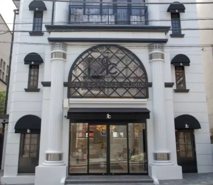 しばらく進み、左手、教会隣の白い建物が恵比寿院です。